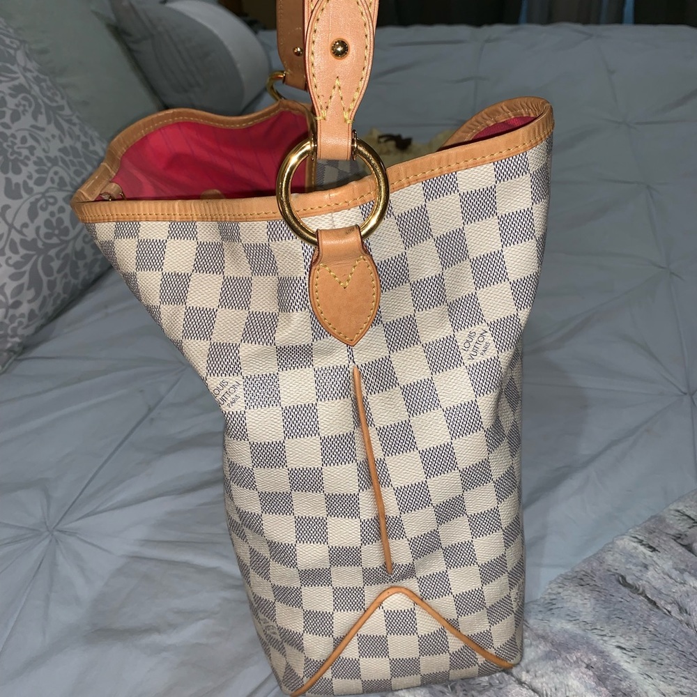 ADDITIONAL photos of Louis Vuitton delightful